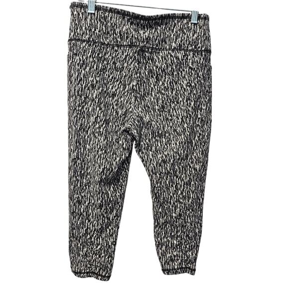 T by Talbots Capri Leggings Women’s Small Black White Abstract Print High Rise - Picture 8 of 8